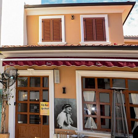City Nest Shkodër Esterno foto