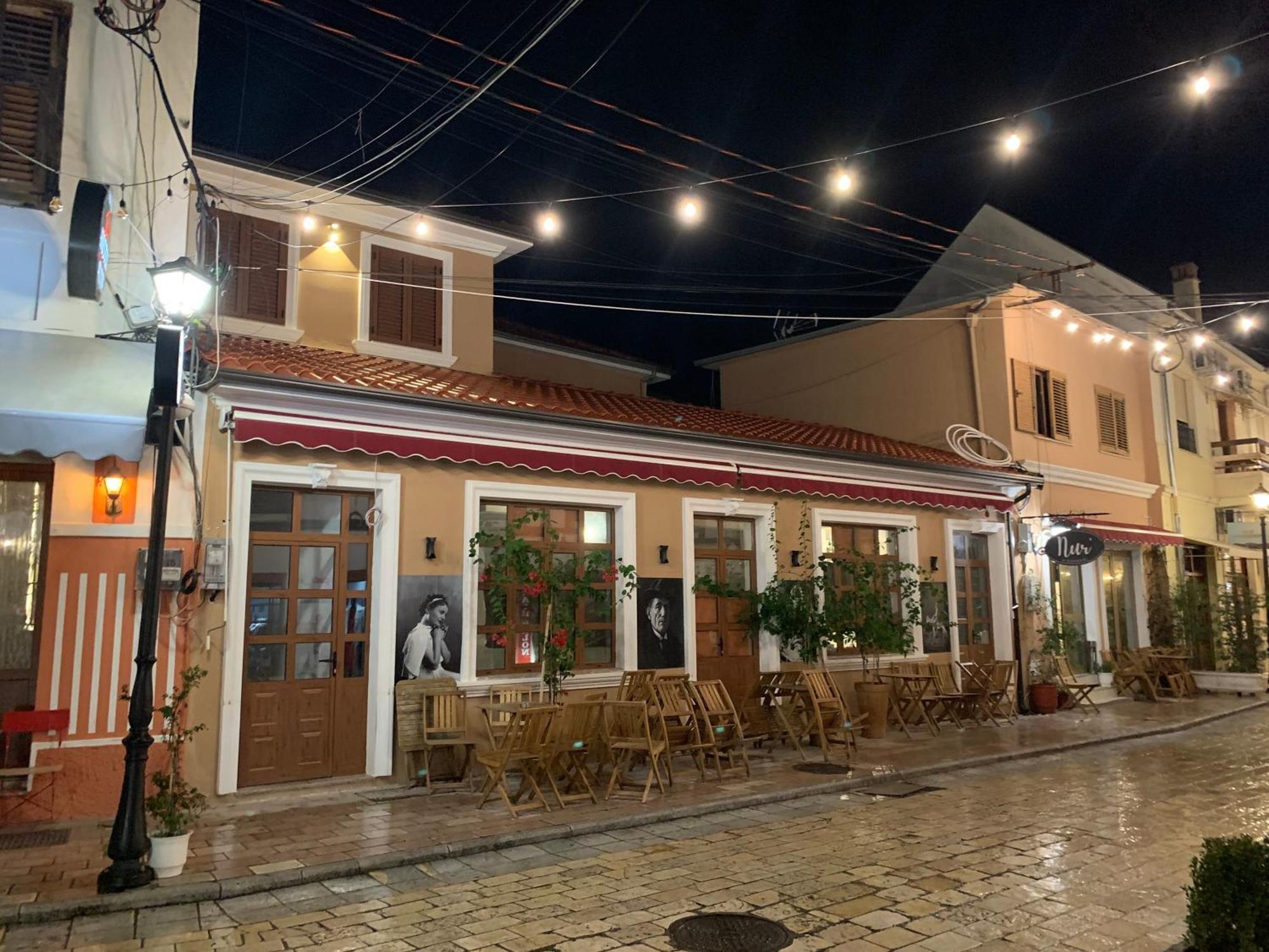 City Nest Shkodër Esterno foto